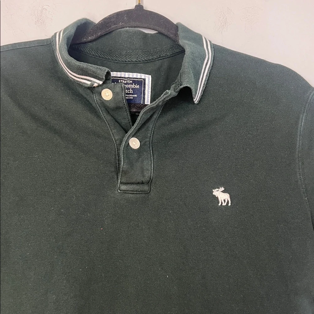 Abercrombie & Fitch Men's Dark Green and White Polo Shirt‎ Size Medium - Picture 2 of 6